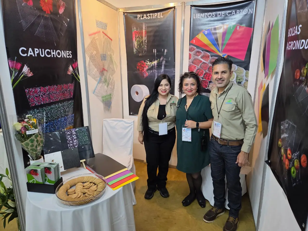Equipo de CONCISA en el stand