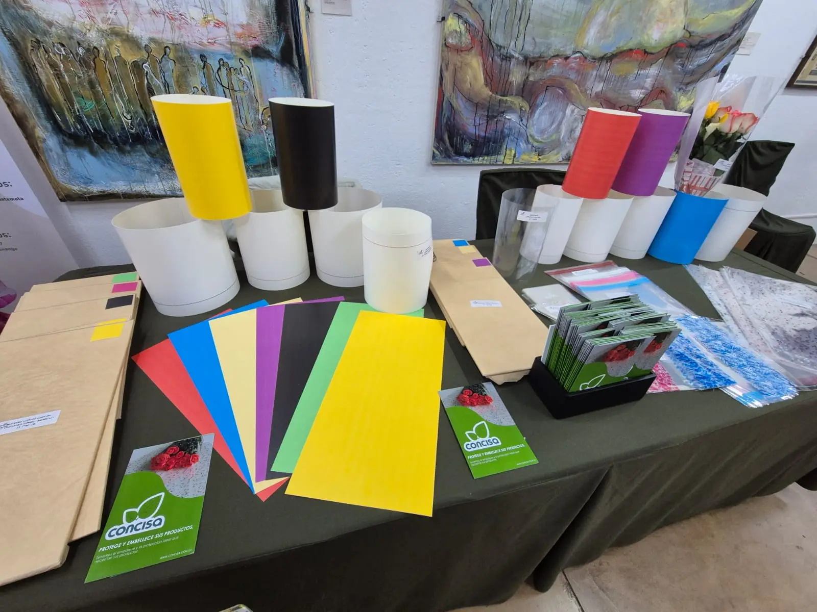 Capuchones y lienzos en exhibición